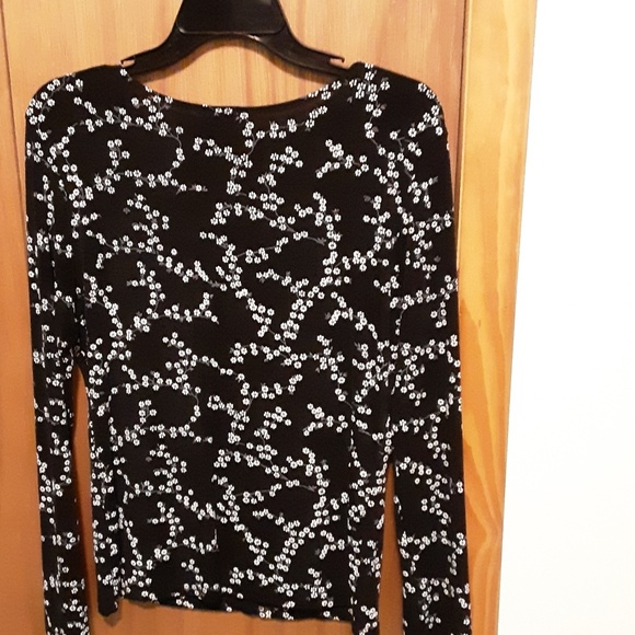 Long sleeved pretty top - Picture 3 of 4